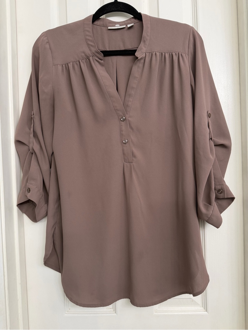7005 Halogen Mauve-Taupe V-Neck Button-Front Blouse